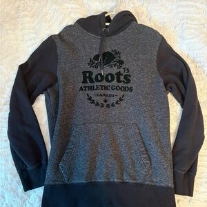 ROOTS Men's Charcoal and Black Hoodie